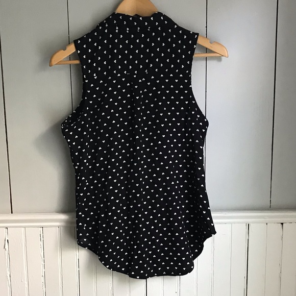 ✨H.P.✨ Sleeveless White Hearts button Down SOLD - Picture 3 of 5